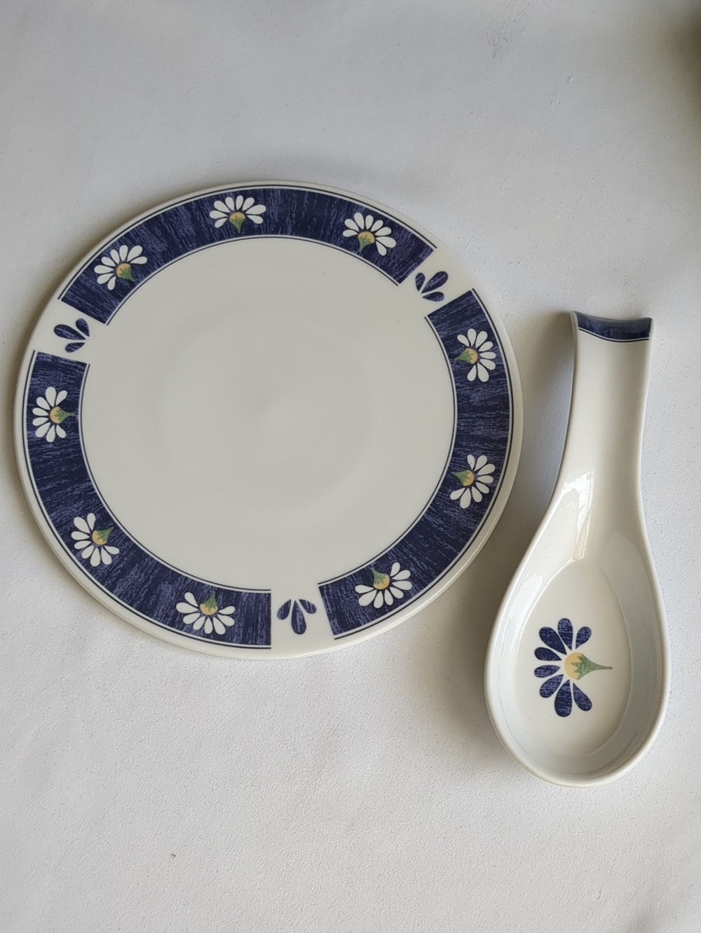 Oneida Spring Daisy Trivet And Spoonrest Set - Picture 3 of 9
